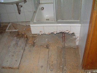 Badezimmer vor der Sanierung