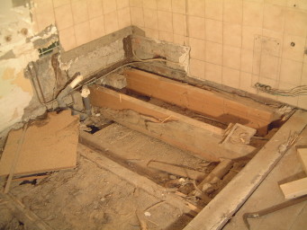 Badezimmer vor der Sanierung